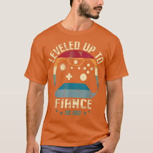 I Levelled up to Fiance est T-Shirt