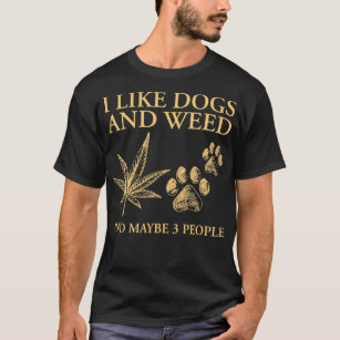 I Like Dogs And Weed And Maybe 3 People Funny Pull T-Shirt