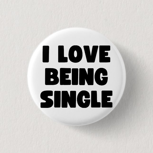 I love being single 3 cm round badge (Front)