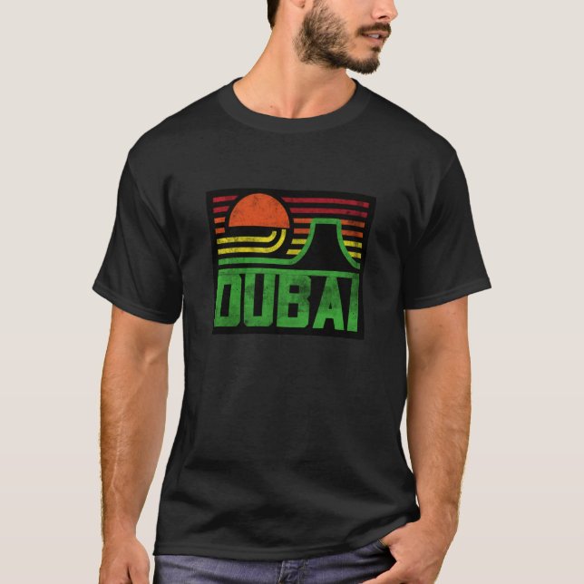 I Love Dubai Cool Retro Dubai Sunset Illustration  T-Shirt (Front)