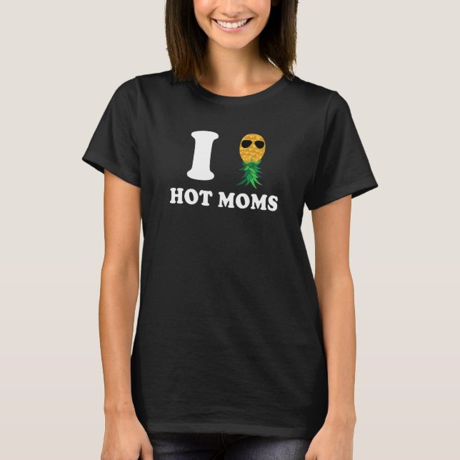 I Love Hot Moms  Swinger Joke Swinging Couple T-Shirt (Front)