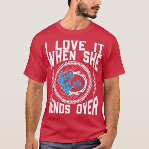 I Love It When She Bends Over Mens Funny Fishing15 T-Shirt