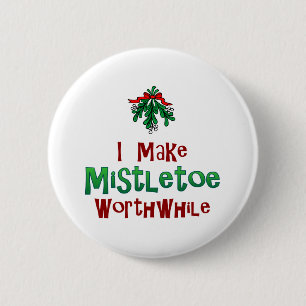 I Make Mistletoe Worthwhile 6 Cm Round Badge