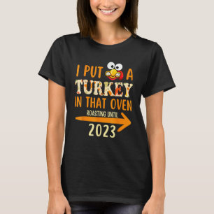 I Put Turkey In That Oven 2023 Thanksgiving Pregna T-Shirt
