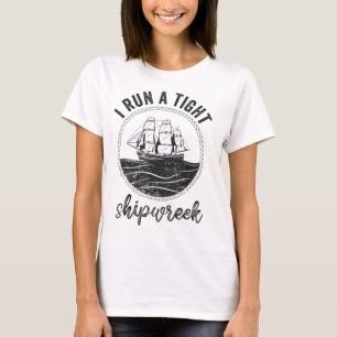 i run a tight shipwreck womens funny mum dad mothe T-Shirt