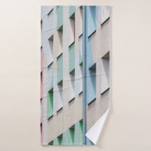 I SHOOT IT TO CONCEAL THE WINDOWPANES AND FOCUS TH BATH TOWEL