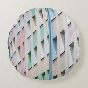 I SHOOT IT TO CONCEAL THE WINDOWPANES AND FOCUS TH ROUND CUSHION