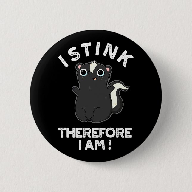 I Stink Therefore I Am Funny Skunk Pun Dark BG 6 Cm Round Badge (Front)