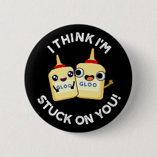 I Think I'm Stuck On You Funny Glue Pun Dark BG 6 Cm Round Badge