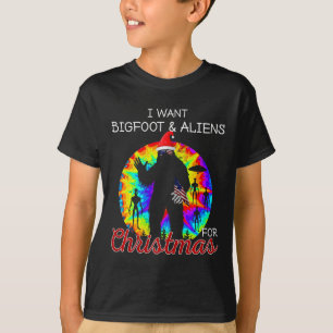 I Want Bigfoot &amp; Aliens For Christmas Sasquatc T-Shirt