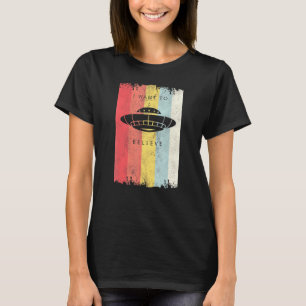 I Want To Believe Alien Flying Saucer Retro Ufo T-Shirt
