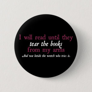 I Will Read Until They Tear the Books from My Arms 6 Cm Round Badge