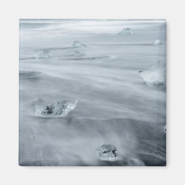 Ice and water on a beach, iceland magnet (Front)