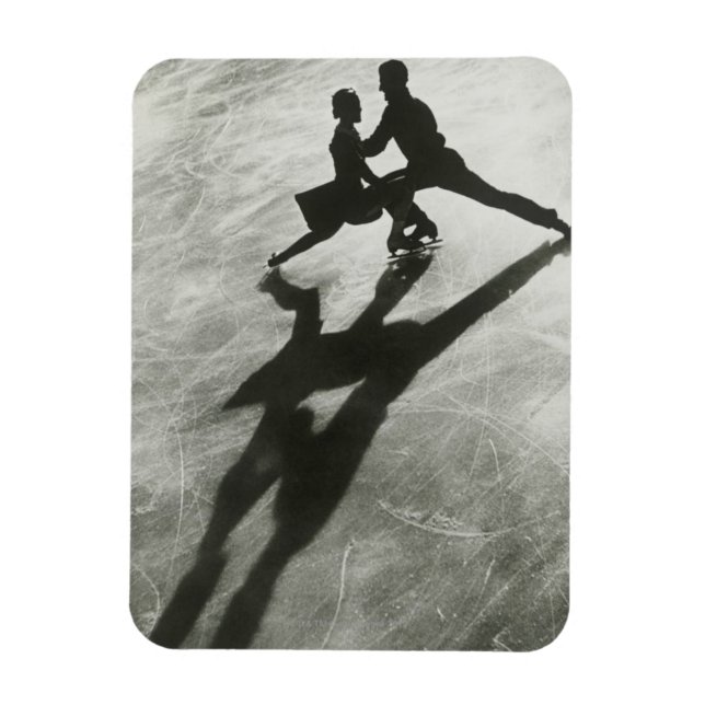 Ice Skating Couple Magnet (Vertical)