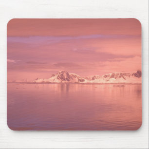 Ice, Snow, Icebergs in the channels along the Mouse Pad