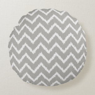 Ikat Chevrons - Silver grey and white Round Cushion