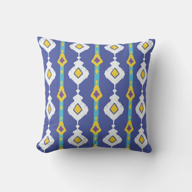 Ikat, seamless ethnic pattern. cushion (Front)