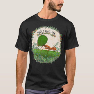 Illustration of a leaf cutting Ant T-Shirt