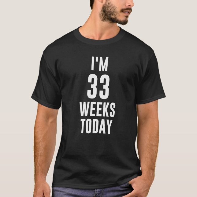 I'm 33 Weeks Today Meme Funny Baby Announcement Fo T-Shirt (Front)