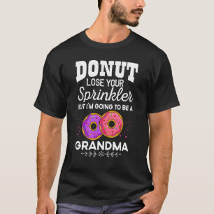 I'm Going To Be A Grandma Pregnancy Reveal Announc T-Shirt
