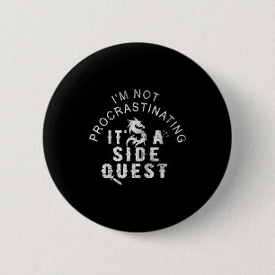 Im Not Procrastinating Vintage Its A Side Quest Fu 6 Cm Round Badge