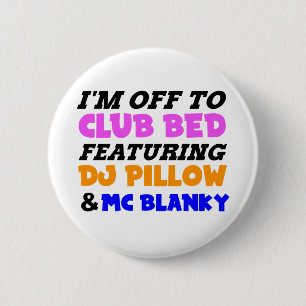 I'm off to club bed funny design 6 cm round badge