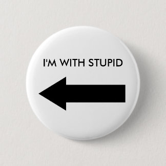 I'M WITH STUPID (BUTTON LEFT) 6 CM ROUND BADGE