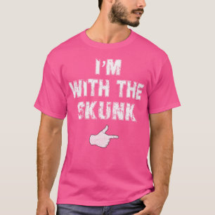 I'M With The Skunk Halloween Lazy Couples T-Shirt