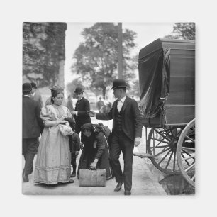 Immigrants at Battery Park, 1900 Magnet