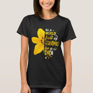In A World Full Of Grandmas Be A Didi Flower  T-Shirt