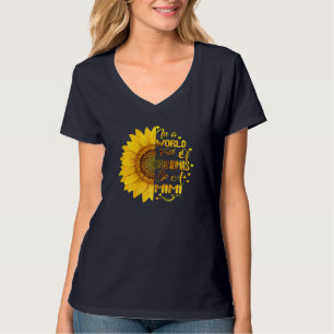 In a World full of Grandmas be a Mimi Gift with Mo T-Shirt