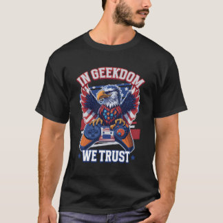 In Geekdom We Trust Patriotic Geek Nerd Gamer Gami T-Shirt
