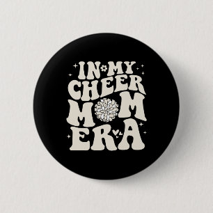 In My Cheer Mum Era Groovy Cheerleading Football M 6 Cm Round Badge