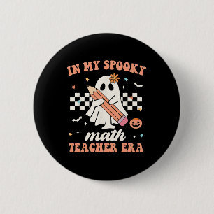 In My Spooky Math Teacher Era Groovy Retro Hallowe 6 Cm Round Badge