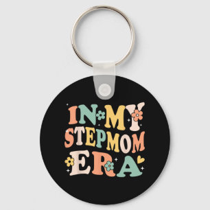 In My Stepmom Era Funny Sarcastic Groovy Retro Mot Key Ring