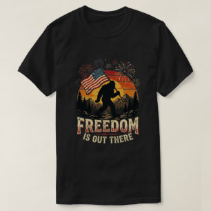 independent day freedom: Bigfoot Patriotic Sunsets T-Shirt