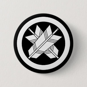Intersecting arrows in circle 6 cm round badge