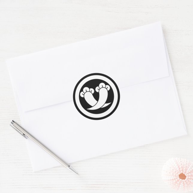 Intersecting cloves in circle classic round sticker (Envelope)