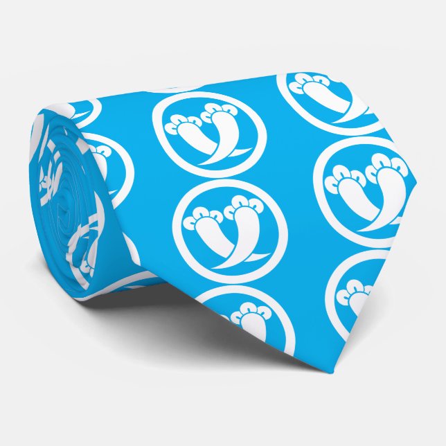 Intersecting cloves in circle tie (Rolled)