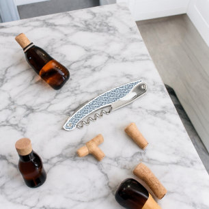 Intersecting E Alphabet Pattern Corkscrew