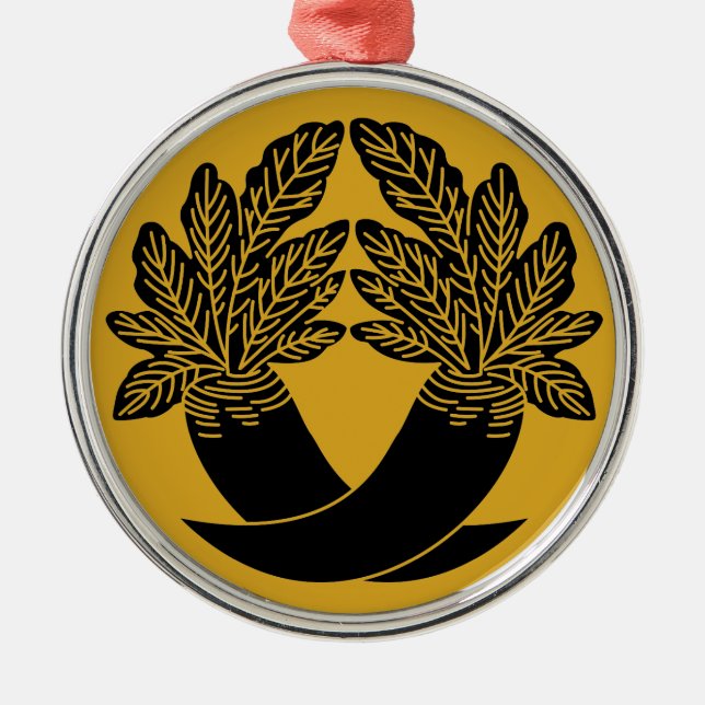 Intersecting radishes metal tree decoration (Front)