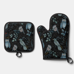 Intricate floral and paisley pattern oven mitt & pot holder set