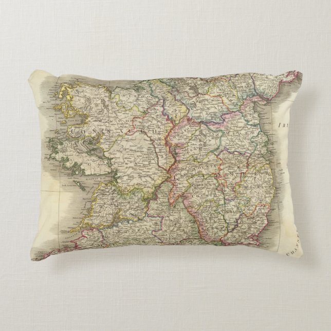 Ireland map decorative cushion (Front)