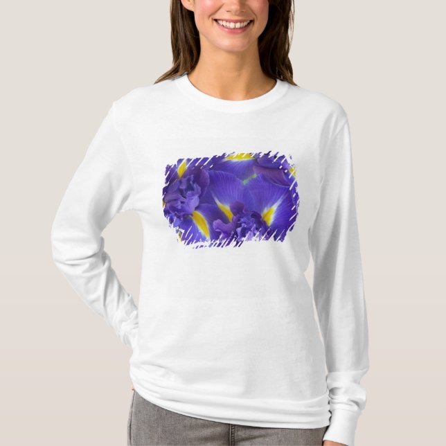 Iris flowers T-Shirt (Front)