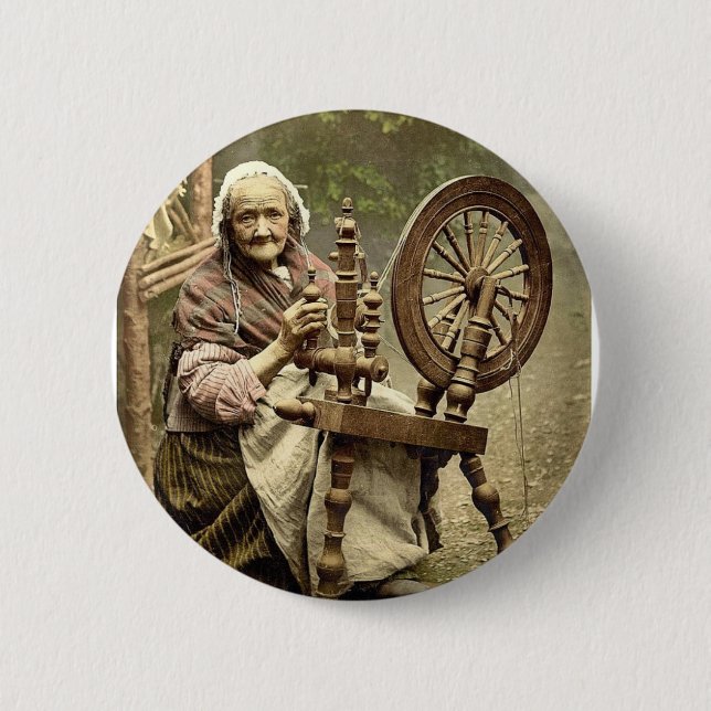 Irish Spinner and Spinning Wheel. Co. Galway, Irel 6 Cm Round Badge (Front)