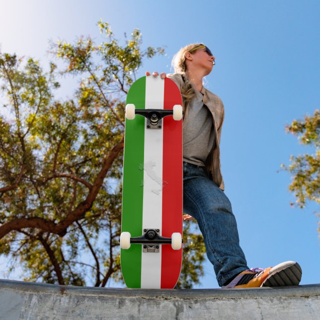 Italian flag skateboard (Outdoor 1)