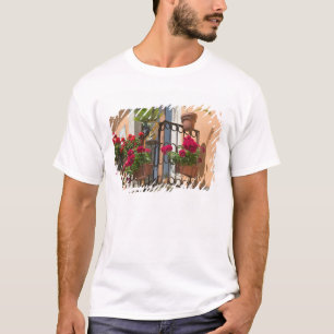 ITALY, Sicily, TAORMINA: Corso Umberto 1, T-Shirt