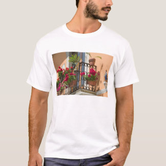 ITALY, Sicily, TAORMINA: Corso Umberto 1, T-Shirt
