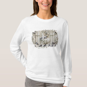 Italy, Tuscany, Sienna. Statues and birds on T-Shirt