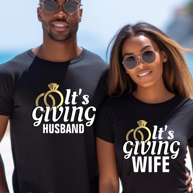It's Giving Wife Just Married Honeymoon Wedding T-Shirt (Funny It's Giving Wife Just Married Honeymoon Wedding T-Shirt)